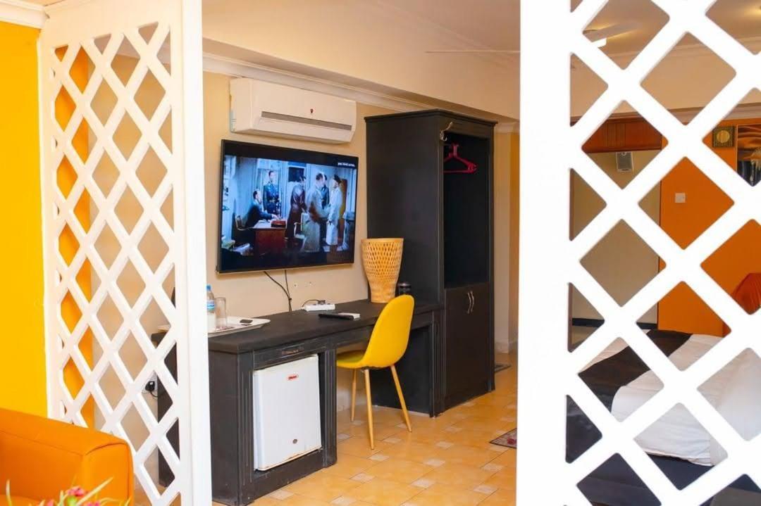 Hotel Kingdom ムワンザ エクステリア 写真